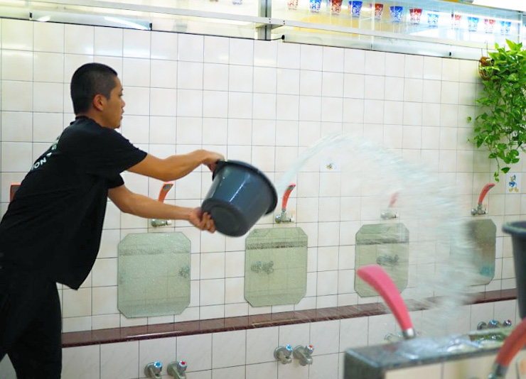 銭湯の掃除