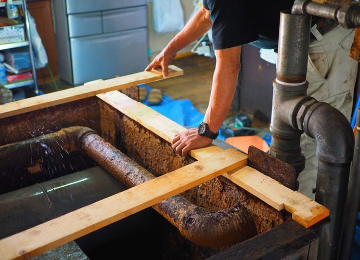 一旦板を乗せて位置を仮決めしたら……