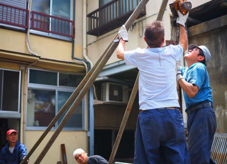 食後は上尾さんが言った通り片付け作業。