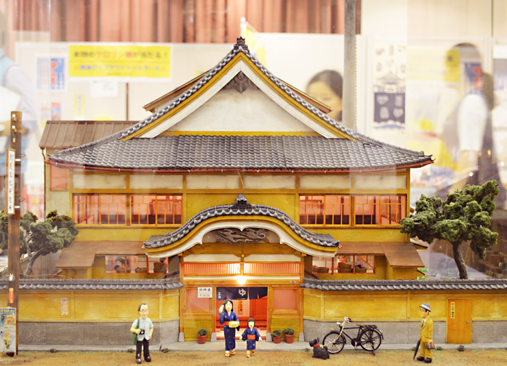 ジオラマの他にも足立全銭湯の紹介やオリジナル銭湯グッズなどが販売されていました