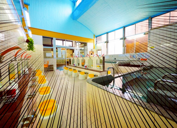 銭湯の天井ペンキですっっっ!!!