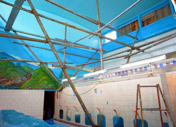 作業開始から2時間ほどで足場は設置完了。