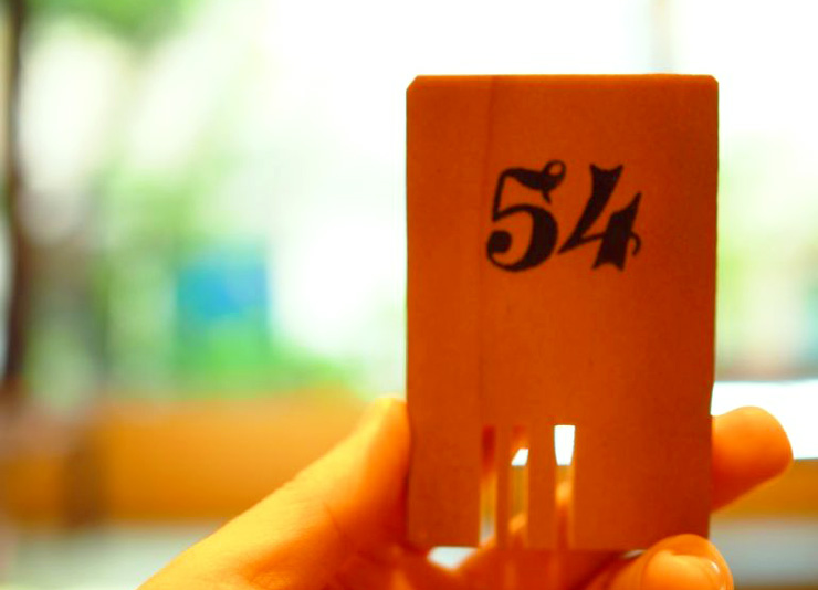 真新しい下足箱の板