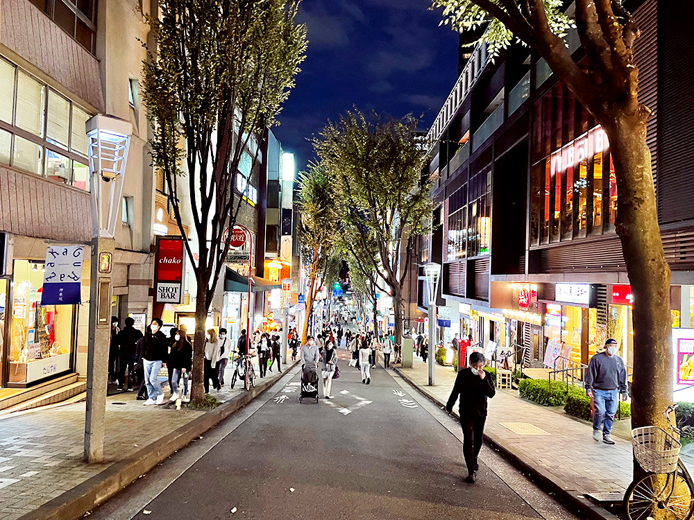 粋でおしゃれな神楽坂で汗を流す